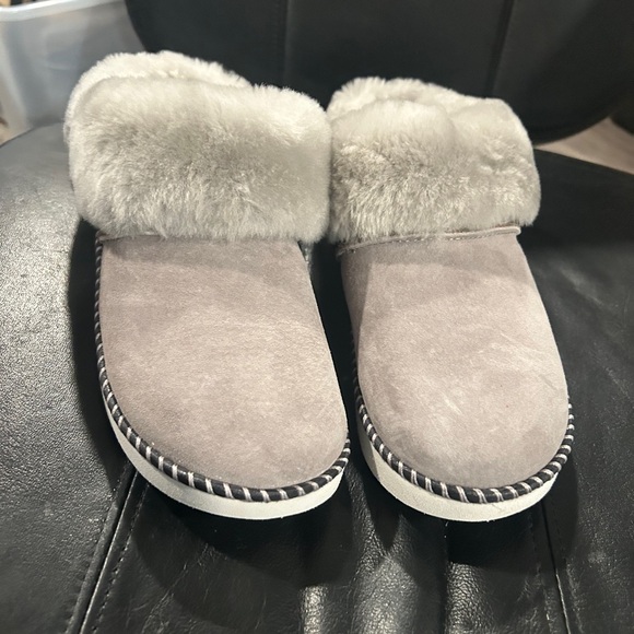 OluKai Women's Real Fur From Sheep Cuff Slip-On Slippers - Light Gray NWOT - Picture 2 of 9